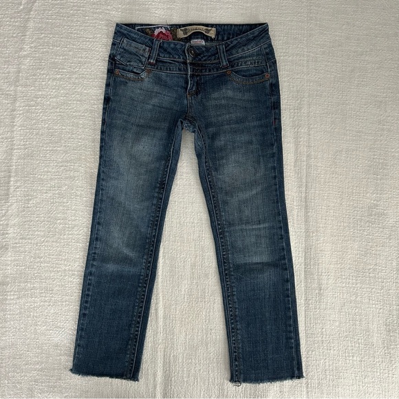 freestyle revolution | size 1 | embroidered capri low-rise jeans - Picture 2 of 3